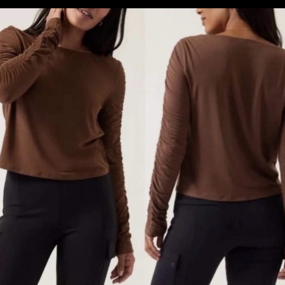 Athleta runched arm crop top